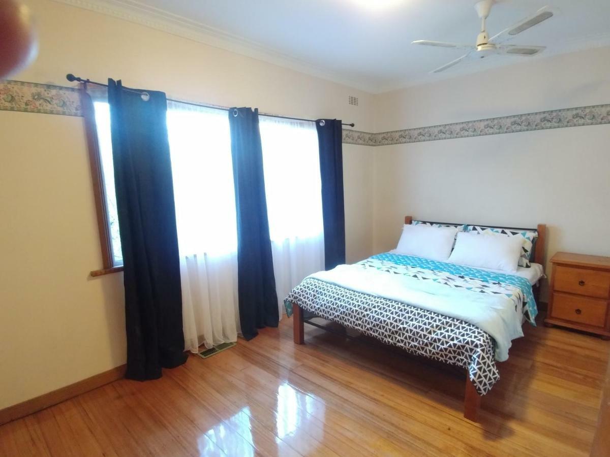 Ideal Business And Family Accommodation Dandenong Luaran gambar