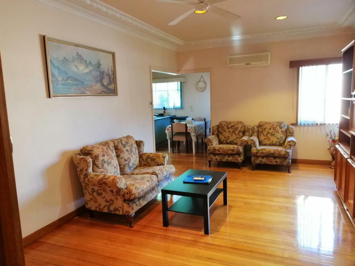 Ideal Business And Family Accommodation Dandenong Luaran gambar